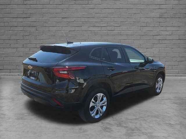 Used 2024 Chevrolet Trax LS w/ Driver Confidence Package FWD image 6