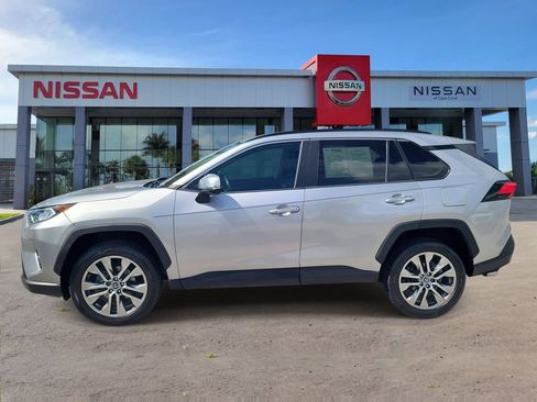 Used 2019 Toyota RAV4 Limited w/ Cold Weather Package FWD image 6