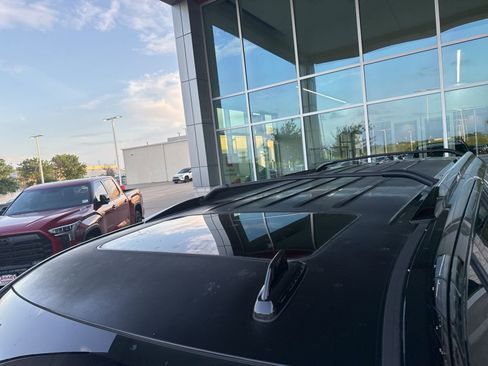 Used 2017 Cadillac Escalade ESV Platinum image 12