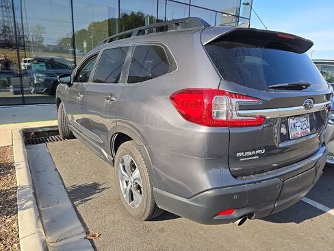 Used 2024 Subaru Ascent Premium w/ Convenience Package image 4