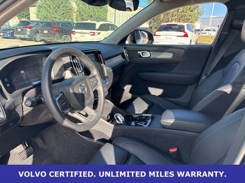 Certified 2025 Volvo XC40 B5 Plus AWD/4WD image 18
