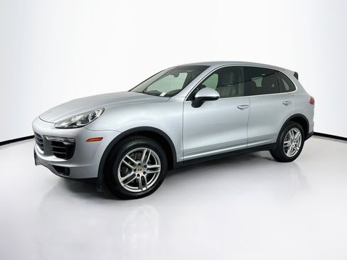 Used 2016 Porsche Cayenne AWD/4WD image 3
