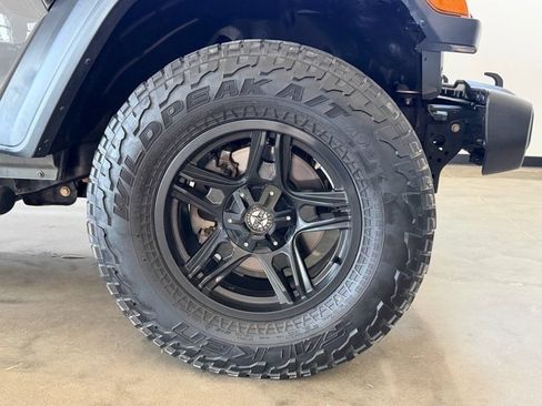 Used 2020 Jeep Gladiator Sport w/ Quick Order Package 24S AWD/4WD image 10