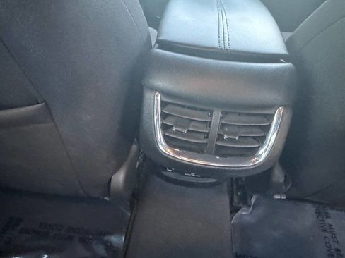 Used 2017 Chevrolet Malibu LT image 10