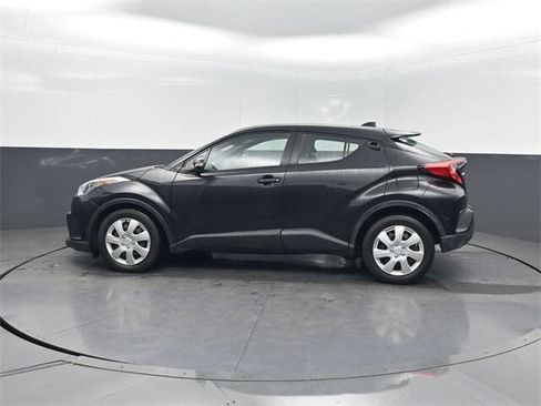 Used 2019 Toyota C-HR LE image 2