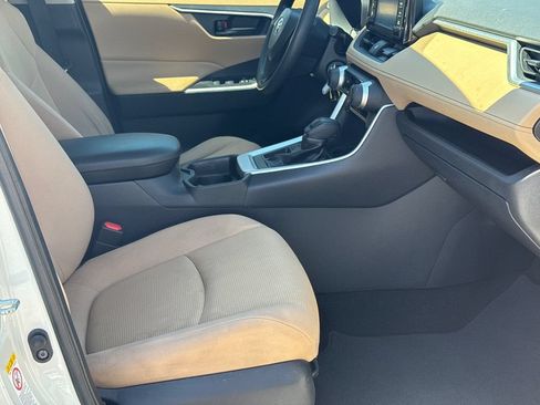 Used 2019 Toyota RAV4 LE FWD image 12