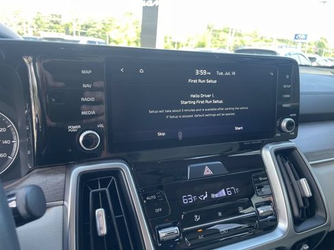 Certified 2022 Kia Sorento S w/ Panoramic Sunroof Package AWD/4WD image 13