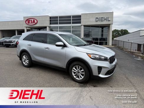 Used 2019 Kia Sorento AWD w/ LX Convenience Package image 1