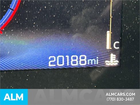 Used 2025 Chevrolet Trax LT w/ LT Convenience Package image 32