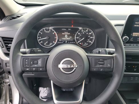 Used 2024 Nissan Rogue S image 10