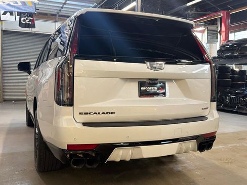 Used 2023 Cadillac Escalade V w/ LPO, ONYX Package AWD/4WD image 8