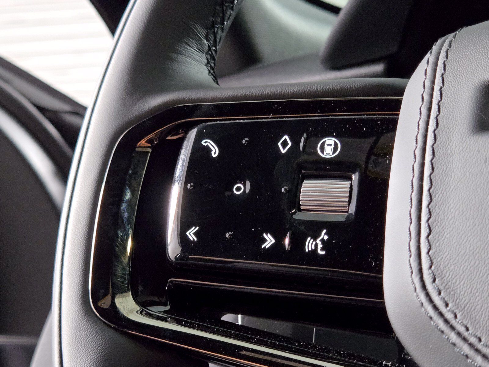 New 2026 Land Rover Range Rover Velar S AWD/4WD image 25