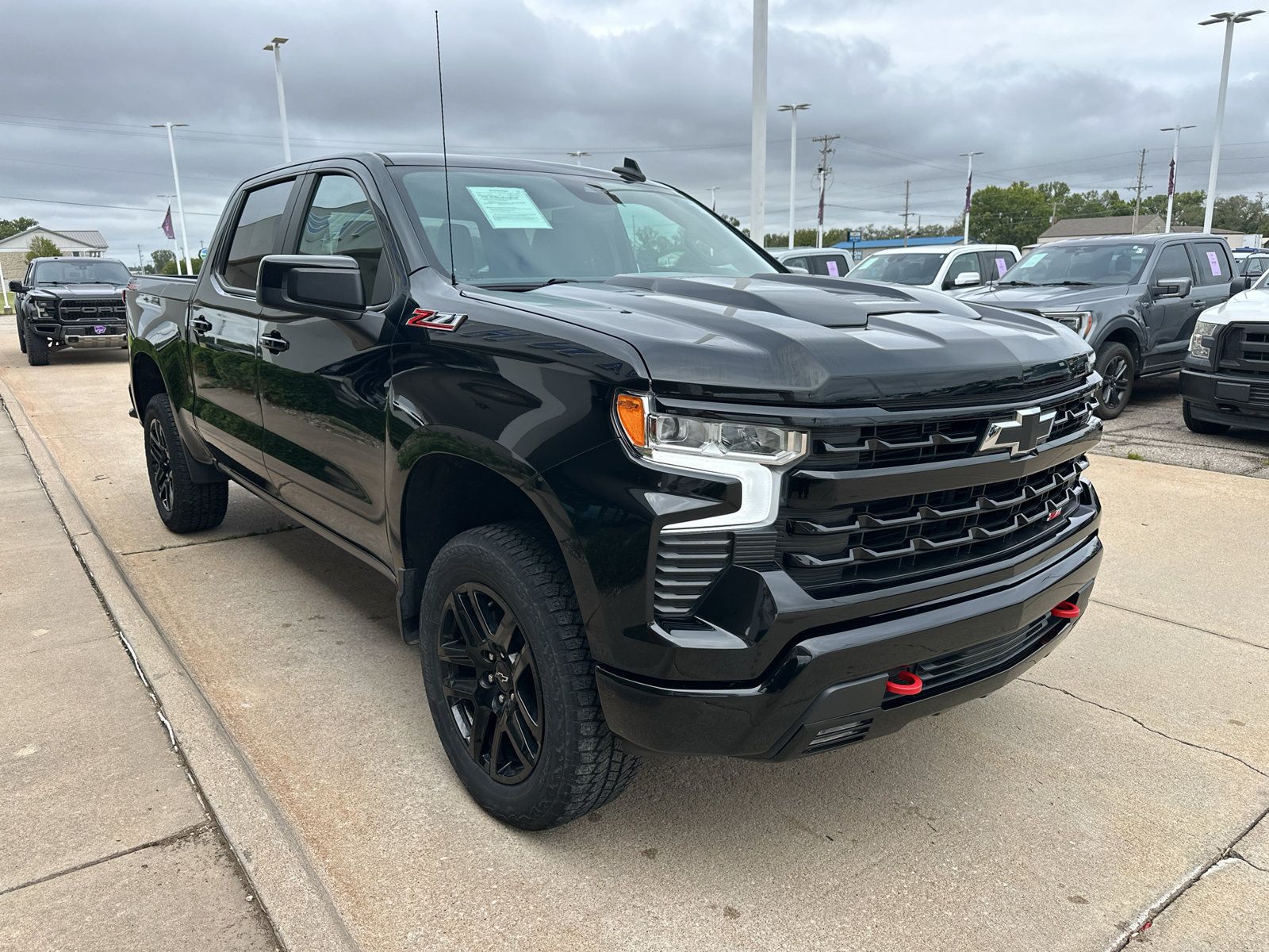 Used 2025 Chevrolet Silverado 1500 LT Trail Boss w/ Protection Package AWD/4WD image 9