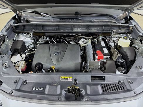 Used 2022 Toyota Highlander XLE AWD/4WD image 28