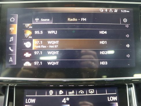 Used 2019 Audi Q8 Premium Plus w/ Premium Plus AWD/4WD image 39