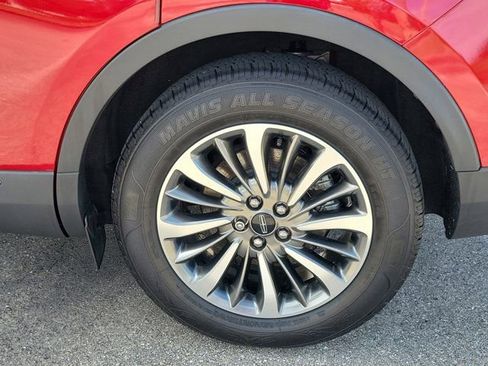 Certified 2020 Lincoln Nautilus Standard w/ Equipment Group 101A image 10