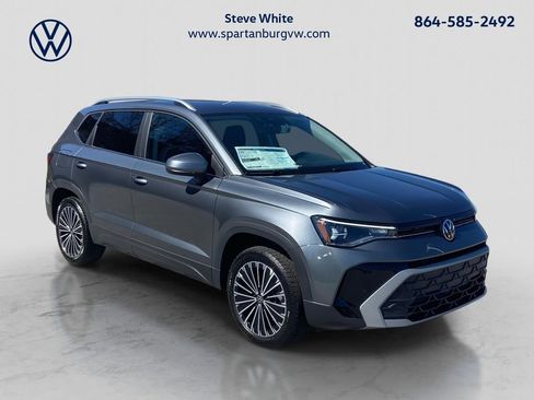 New 2026 Volkswagen Taos SE FWD image 1