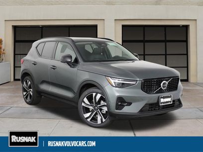 New 2026 Volvo XC40 B5 Plus w/ Climate Package