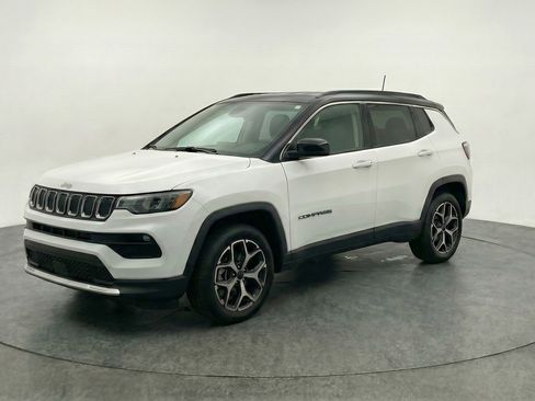 Used 2025 Jeep Compass Limited image 3