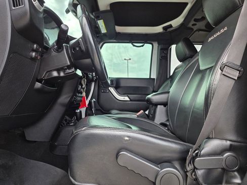 Used 2017 Jeep Wrangler Unlimited Sahara w/ Connectivity Group image 11