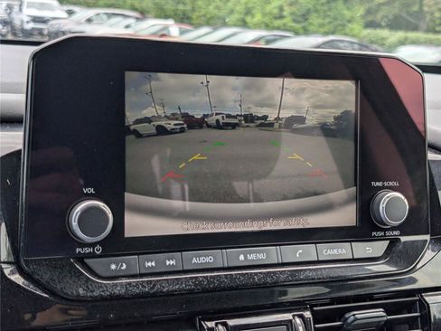 Used 2024 Nissan Pathfinder SV FWD image 29
