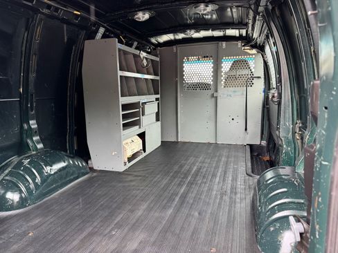 Used 2002 Chevrolet Express 2500 RWD image 20
