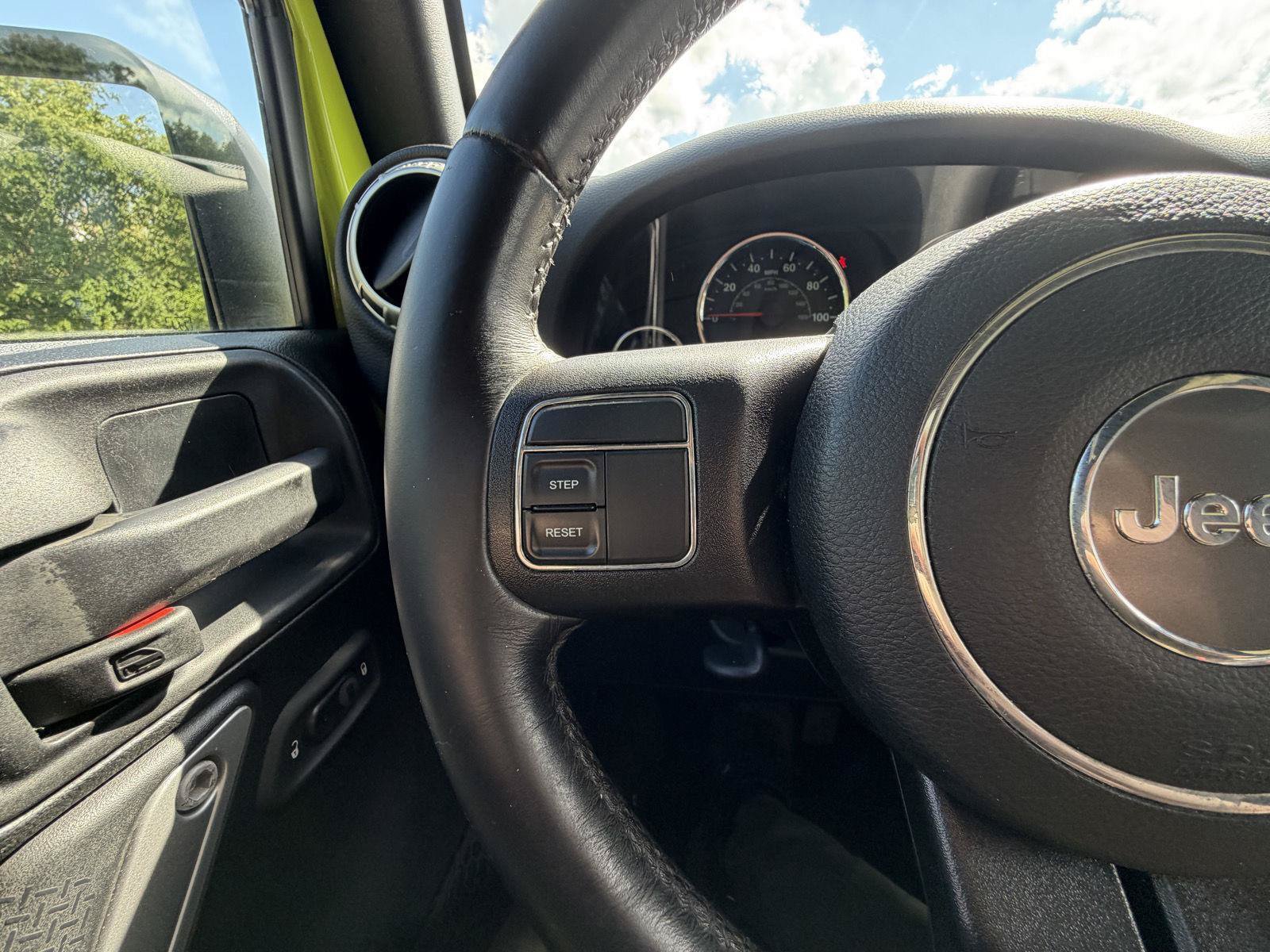 Used 2016 Jeep Wrangler Unlimited Rubicon AWD/4WD image 13