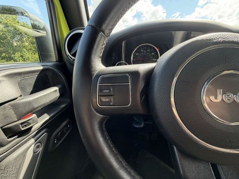 Used 2016 Jeep Wrangler Unlimited Rubicon AWD/4WD image 13