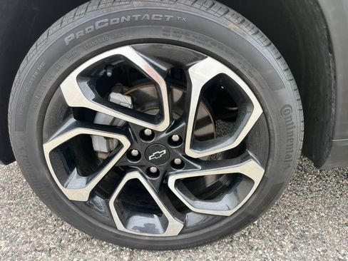 Used 2024 Chevrolet Trax RS w/ Sunroof Package FWD image 11