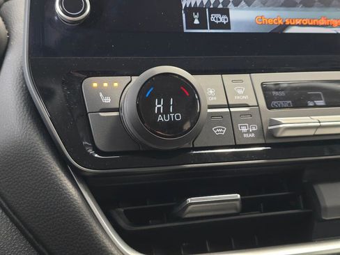 Used 2025 Toyota Grand Highlander AWD image 32