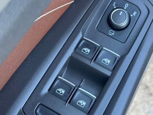 Used 2023 Volkswagen Atlas SEL Premium image 17