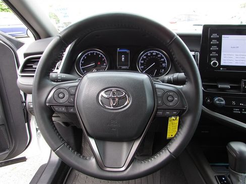 Used 2023 Toyota Camry SE FWD image 11