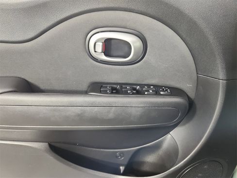 Used 2014 Kia Soul + image 9