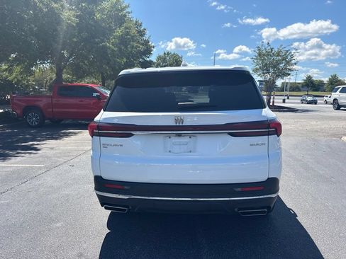 Used 2025 Buick Enclave Preferred AWD/4WD image 4