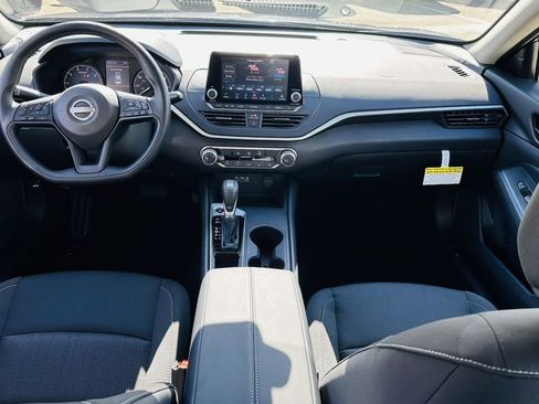 Used 2025 Nissan Altima 2.5 S FWD image 13