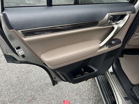 Used 2021 Lexus GX 460 Premium w/ Premium Package image 21