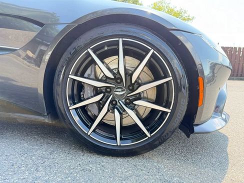 Used 2019 Aston Martin V8 Vantage Coupe RWD image 25