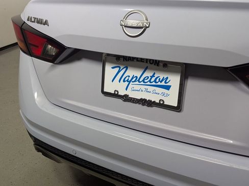 Used 2024 Nissan Altima 2.5 SR FWD image 9