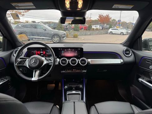 Used 2024 Mercedes-Benz GLB 250 4MATIC image 39