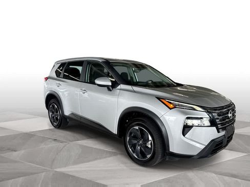 Used 2025 Nissan Rogue SV AWD/4WD image 2