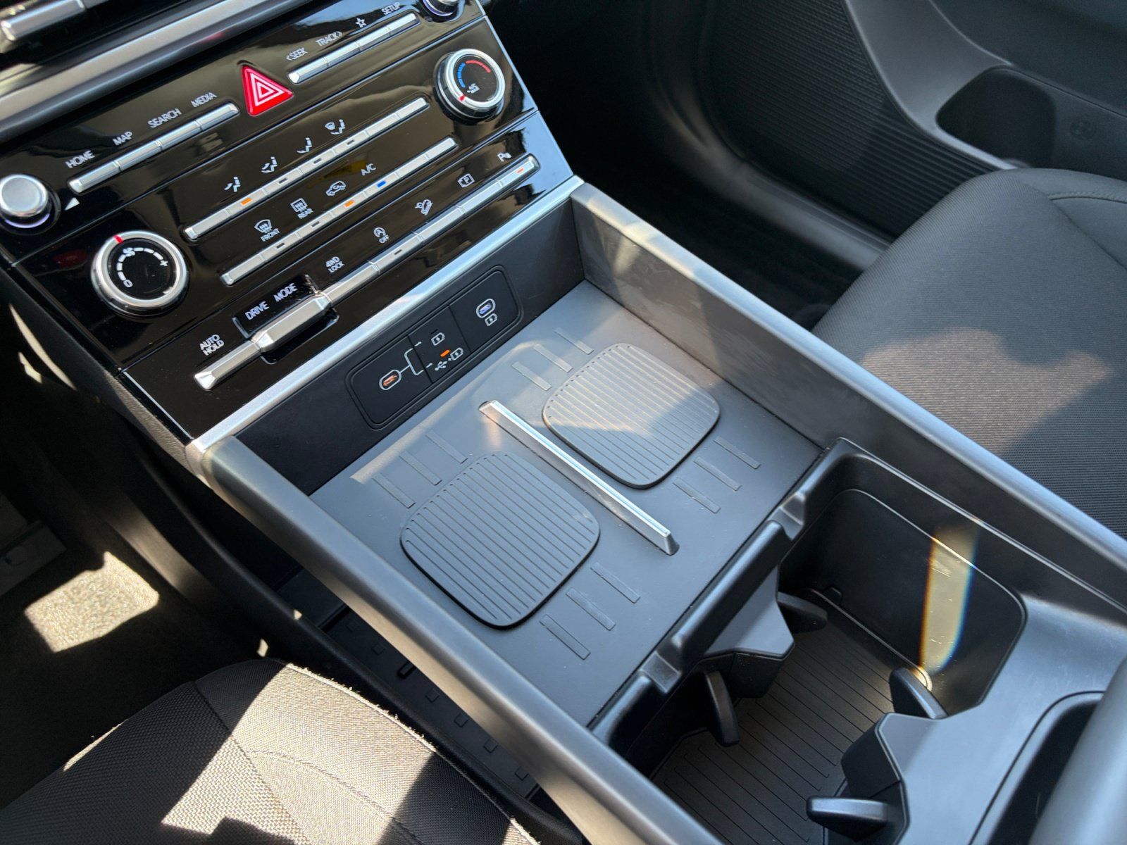 Certified 2025 Hyundai Santa Fe SE AWD/4WD image 15