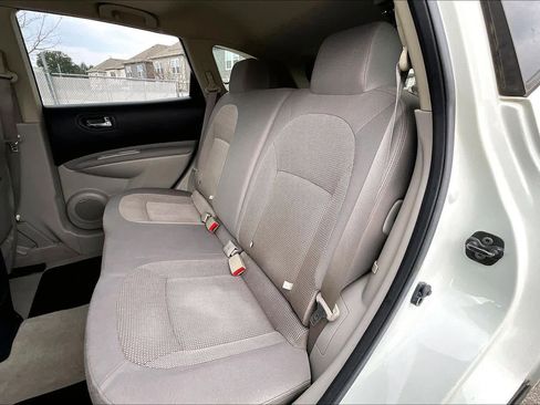 Used 2013 Nissan Rogue SV w/ Premium Pkg image 18