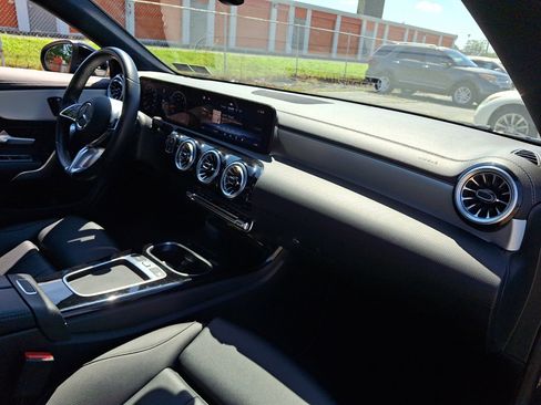 Used 2025 Mercedes-Benz CLA 250 4MATIC image 11