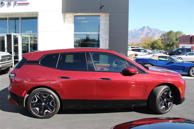Used 2024 BMW iX xDrive50 w/ Premium Package AWD/4WD image 11
