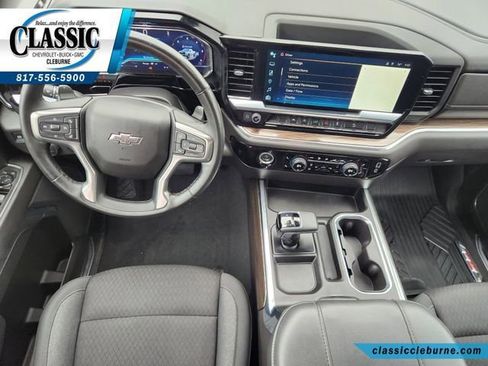 Used 2024 Chevrolet Silverado 1500 LT Trail Boss AWD/4WD image 3
