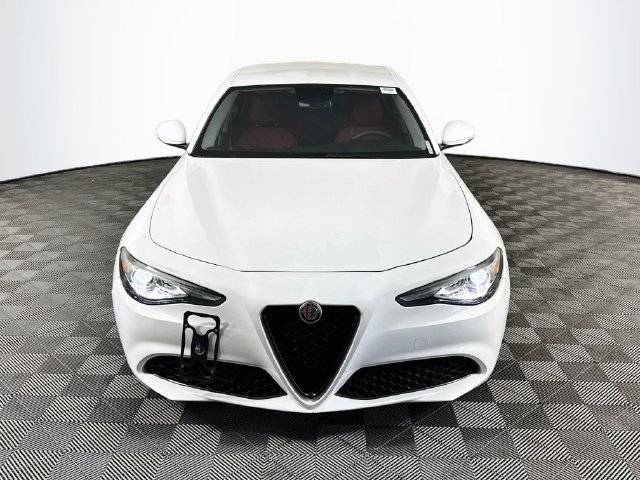 Used 2018 Alfa Romeo Giulia RWD image 2