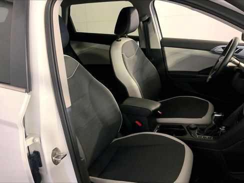 Used 2025 Volkswagen Taos SE AWD/4WD image 7