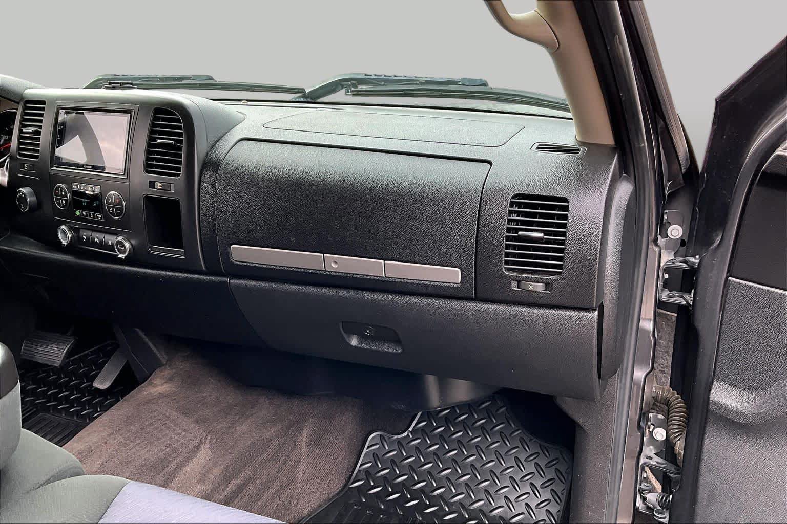 Used 2011 Chevrolet Silverado 1500 LT w/ All-Star Edition AWD/4WD image 16