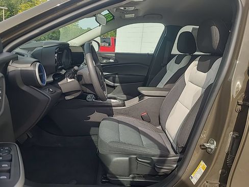 Used 2024 Chevrolet Trax LS w/ LS Convenience Package FWD image 10