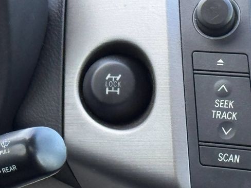 Used 2007 Toyota RAV4 Limited AWD/4WD image 3